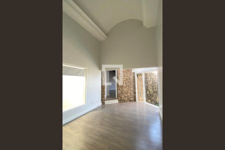 Casa de condomínio à venda com 533m², 4 quartos e 4 vagasSala de TV