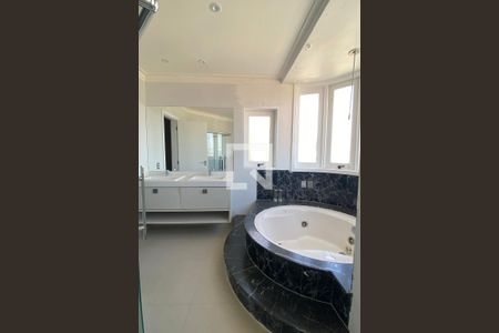 Casa de condomínio à venda com 533m², 4 quartos e 4 vagasBanheiro da Suíte 1