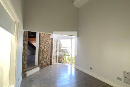 Casa de condomínio à venda com 533m², 4 quartos e 4 vagasSala de TV