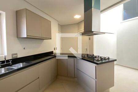 Casa de condomínio à venda com 533m², 4 quartos e 4 vagasCozinha