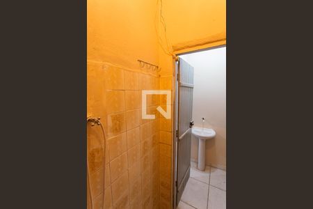 Banheiro Social de kitnet/studio para alugar com 1 quarto, 20m² em Pompéia, Belo Horizonte