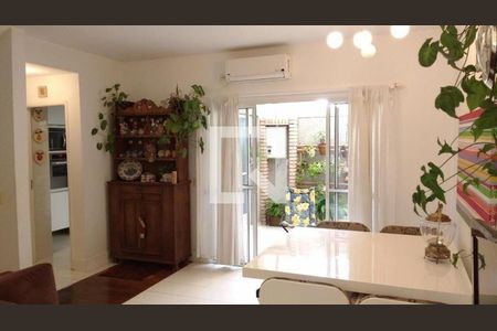 Casa à venda com 3 quartos, 142m² em Jardim Monte Kemel, São Paulo