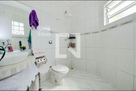 Casa à venda com 210m², 3 quartos e 4 vagasBanheiro da Suíte 1