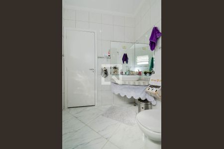 Casa à venda com 210m², 3 quartos e 4 vagasBanheiro da Suíte 1