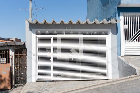 Casa à venda com 112m², 2 quartos e 2 vagas Casa à venda com 112m², 2 quartos e 2 vagasFachada