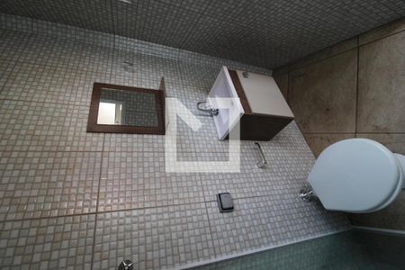 Casa para alugar com 209m², 3 quartos e 2 vagasArea de serviço e Comum - Banheiro