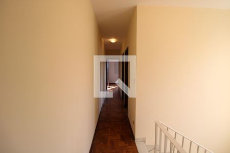 Corredor de casa para alugar com 3 quartos, 209m² em Parque Maria Domitila, São Paulo