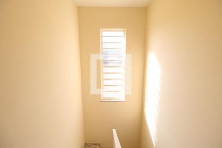 Corredor de casa para alugar com 3 quartos, 209m² em Parque Maria Domitila, São Paulo