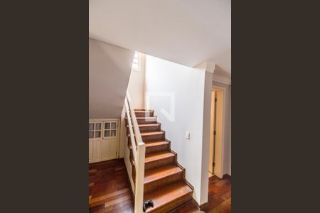 Apartamento à venda com 349m², 4 quartos e 4 vagas Apartamento à venda com 349m², 4 quartos e 4 vagasEscada