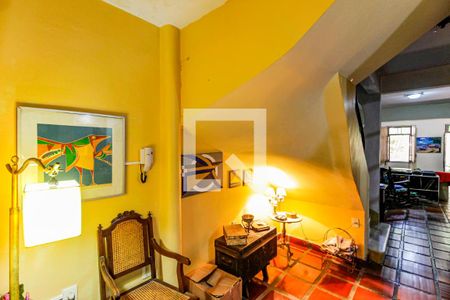 Casa à venda com 205m², 3 quartos e sem vaga Casa à venda com 205m², 3 quartos e sem vagaHall