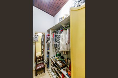 Casa à venda com 205m², 3 quartos e sem vaga Casa à venda com 205m², 3 quartos e sem vagaCloset Suíte