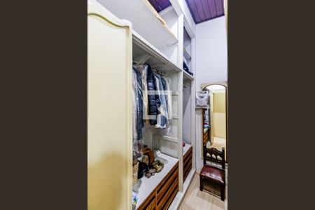 Casa à venda com 205m², 3 quartos e sem vaga Casa à venda com 205m², 3 quartos e sem vagaCloset Suíte