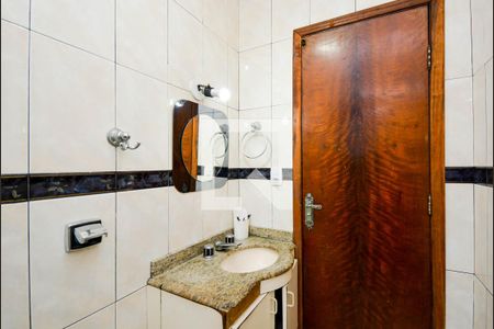 Casa à venda com 275m², 3 quartos e 4 vagasBanheiro Social 