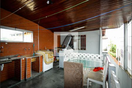 Casa à venda com 275m², 3 quartos e 4 vagasVaranda com Churrasqueira 
