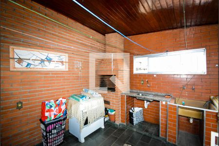 Casa à venda com 275m², 3 quartos e 4 vagasVaranda com Churrasqueira 