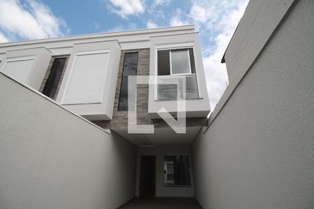 Casa à venda com 143m², 3 quartos e 2 vagasEntrada