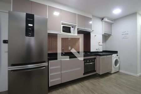 Sala e Cozinha de apartamento para alugar com 2 quartos, 40m² em Sítio da Figueira, São Paulo