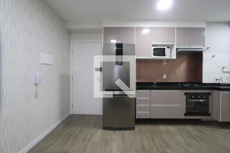 Sala e Cozinha de apartamento para alugar com 2 quartos, 40m² em Sítio da Figueira, São Paulo
