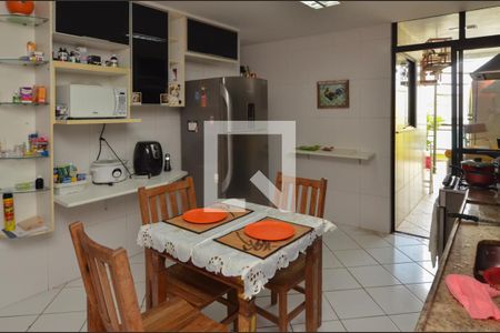 Apartamento para alugar com 400m², 4 quartos e 4 vagas Apartamento para alugar com 400m², 4 quartos e 4 vagasCozinha