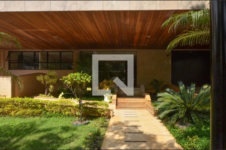 Apartamento para alugar com 400m², 4 quartos e 4 vagas Apartamento para alugar com 400m², 4 quartos e 4 vagasEntrada