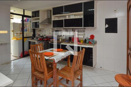 Apartamento para alugar com 400m², 4 quartos e 4 vagas Apartamento para alugar com 400m², 4 quartos e 4 vagasCozinha