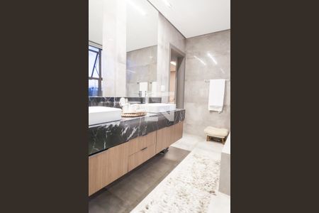 Casa de condomínio à venda com 479m², 3 quartos e 4 vagasbanheiro da suíte 1