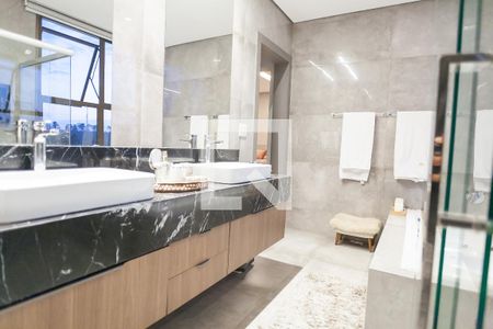 Casa de condomínio à venda com 479m², 3 quartos e 4 vagasbanheiro da suíte 1