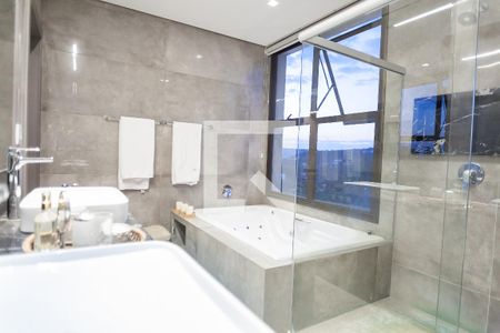 Casa de condomínio à venda com 479m², 3 quartos e 4 vagasbanheiro da suíte 1