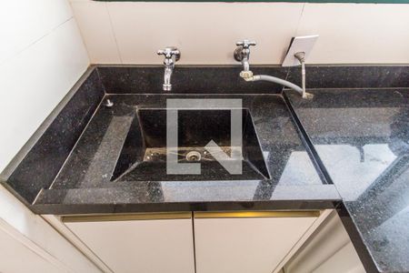 Apartamento à venda com 95m², 3 quartos e 2 vagas Apartamento à venda com 95m², 3 quartos e 2 vagasDetalhe da area de serviço