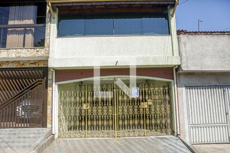 Casa à venda com 212m², 3 quartos e 2 vagas Casa à venda com 212m², 3 quartos e 2 vagasFachada