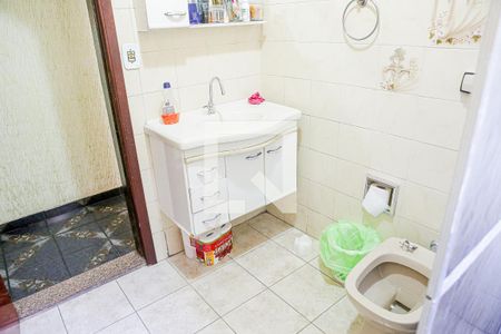 Casa à venda com 212m², 3 quartos e 2 vagas Casa à venda com 212m², 3 quartos e 2 vagasBanheiro