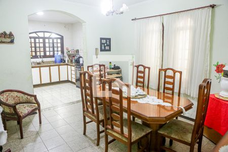 Casa à venda com 212m², 3 quartos e 2 vagas Casa à venda com 212m², 3 quartos e 2 vagasSala de Jantar