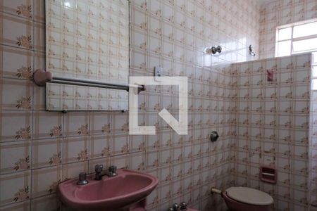 Casa à venda com 250m², 4 quartos e 2 vagas Casa à venda com 250m², 4 quartos e 2 vagasBanheiro