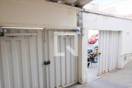 Casa à venda com 250m², 4 quartos e 2 vagas Casa à venda com 250m², 4 quartos e 2 vagasFachada