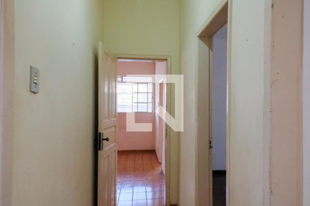 Casa à venda com 250m², 4 quartos e 2 vagas Casa à venda com 250m², 4 quartos e 2 vagasCorredor