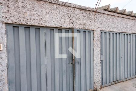 Casa à venda com 250m², 4 quartos e 2 vagas Casa à venda com 250m², 4 quartos e 2 vagasFachada