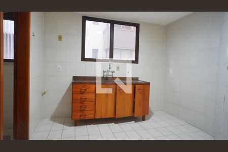 Cozinha e Área de Serviço de apartamento para alugar com 2 quartos, 75m² em Bela Vista, Porto Alegre