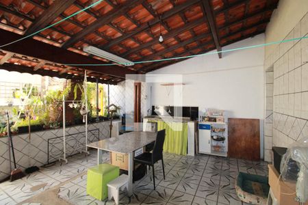 Casa à venda com 215m², 3 quartos e 2 vagasárea de lazer