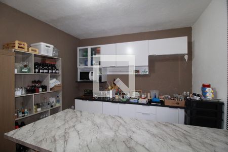 Casa à venda com 215m², 3 quartos e 2 vagasEscritório