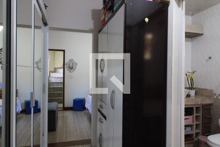 Closet de casa à venda com 3 quartos, 215m² em Vila Guilhermina, São Paulo