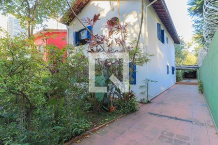 Casa à venda com 158m², 4 quartos e 3 vagasQuintal