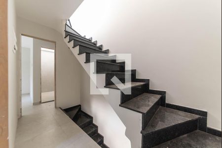 Casa à venda com 120m², 3 quartos e 4 vagasEscada