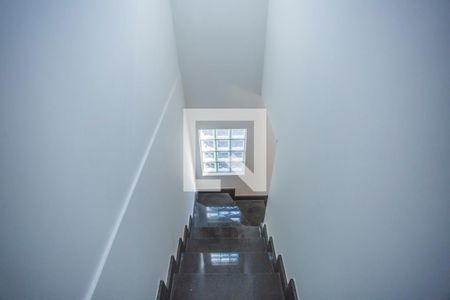 Escadas de casa de condomínio para alugar com 2 quartos, 95m² em Vila da Saúde, São Paulo
