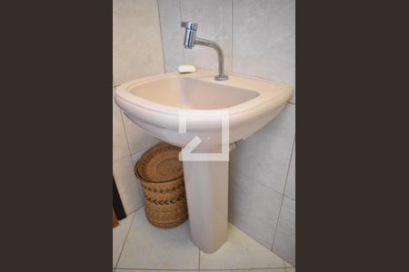 Casa de condomínio para alugar com 150m², 3 quartos e 1 vagaBanheiro da Suíte 1