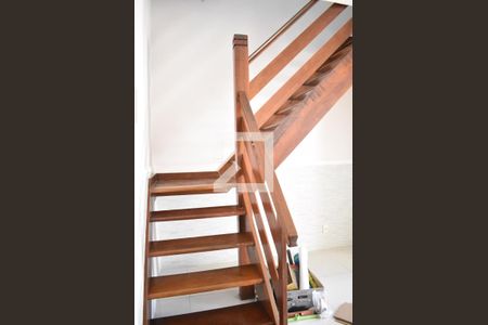 Casa de condomínio para alugar com 150m², 3 quartos e 1 vagaEscada