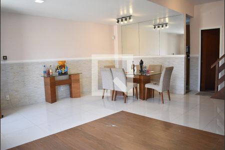 Sala de casa de condomínio para alugar com 3 quartos, 150m² em Campo Grande, Rio de Janeiro