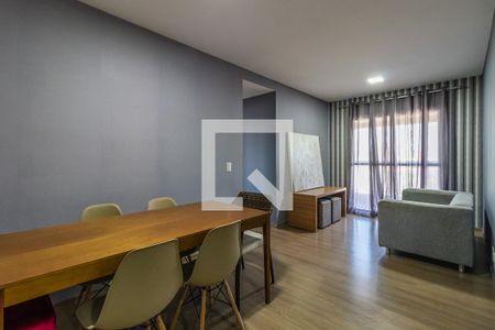 Sala de apartamento para alugar com 3 quartos, 78m² em Jardim Tupanci, Barueri