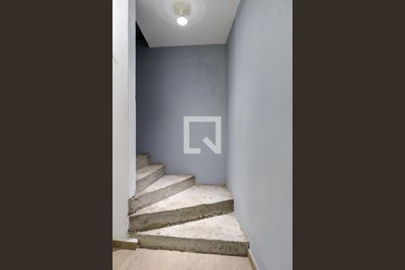 Casa à venda com 198m², 5 quartos e 2 vagasEscada Casa 2