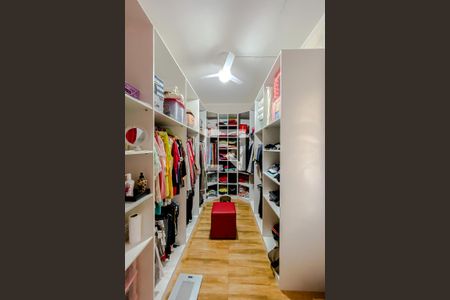 Casa à venda com 207m², 4 quartos e 3 vagasQuarto 3 - Closet