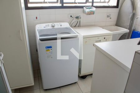 Apartamento à venda com 130m², 3 quartos e 2 vagas Apartamento à venda com 130m², 3 quartos e 2 vagasÁrea de Serviço